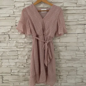 Klänning  - Jättesöt klänning från sisterpoints som inte längre kommer till användning 