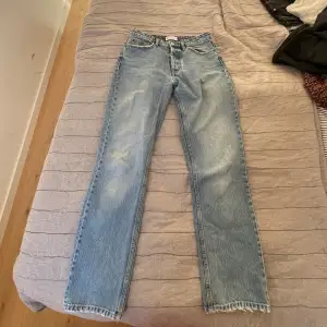 Superfina Straight Midwaist jeans från Zara💗 Storlek 38 men lite små i storleken