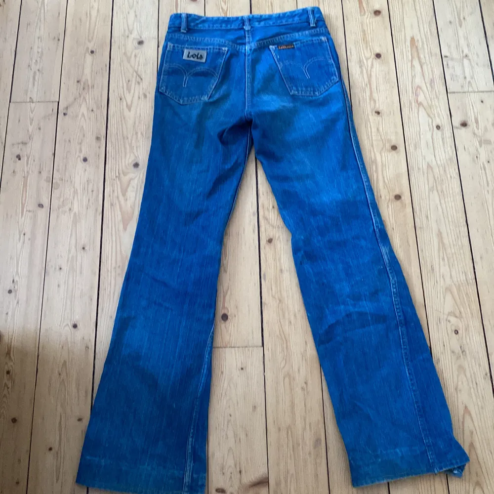 Säljer dessa lågmidjade jeans eftersom de är för små. Är i väldigt fint skick. 💞. Jeans & Byxor.