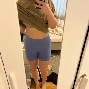 Tränings shorts  - Använda få gånger är i gott skick och är jätte sköna 