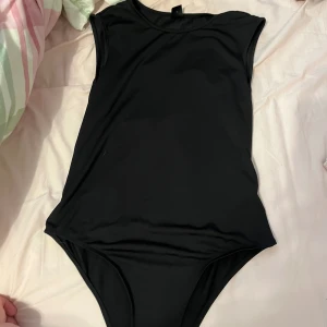 Body  - Svart body aldrig använd endast provad 