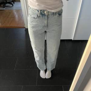 Jeans i ljusblått, super snygga och sköna! Bra skxika! Kontakta för mer bilder och info!