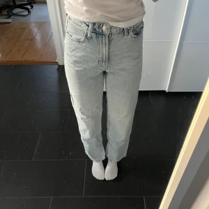 Jeans - Jeans i ljusblått, super snygga och sköna! Bra skxika! Kontakta för mer bilder och info!