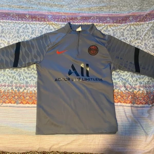 PSG hoodie - Såld.