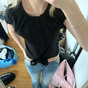 Topp - Super söt topp i storlek S🖤 Aldrig använd 
