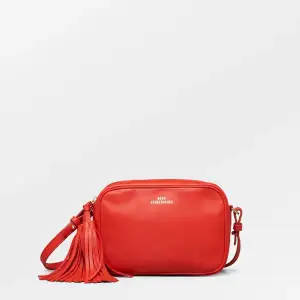 Oanvänd Becksöndergards väska den är i perfekt skick och söker en ny användare, den är stilren och praktisk.  700kr pris kan diskuteras 