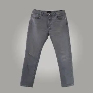 Riktigt schyssta jeans i storleken W33 L32! Skick: 9/10, använda någon gång. Nypris: 1700kr. Skriv för fler bilder eller vid funderingar 🤝