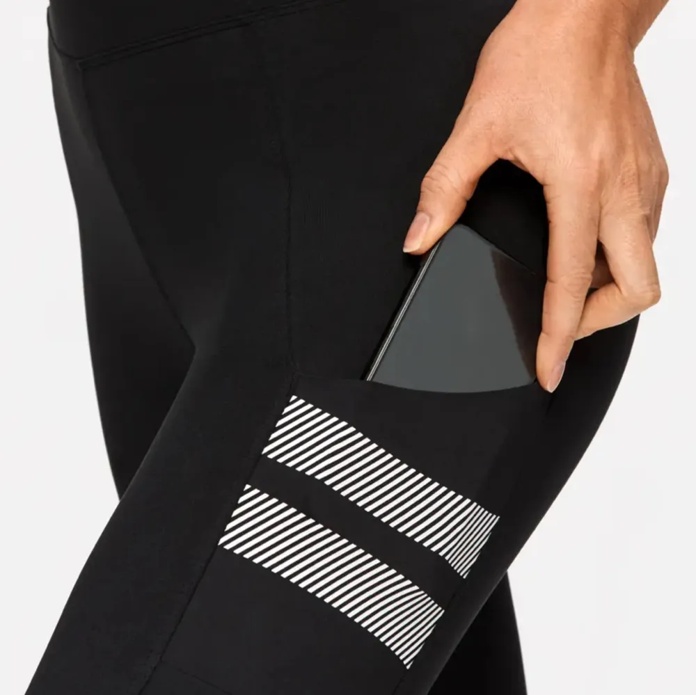 Snygga tights från stronger 💓Dragkedja nertill vaderna och fickor på sidorna. Sparsamt använda 😇Ursprungspris: 899kr. Jeans & Byxor.