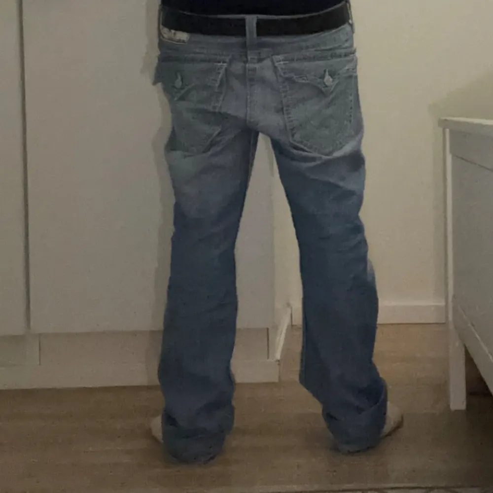 Kolla profilen för snygga kläder . Jeans & Byxor.