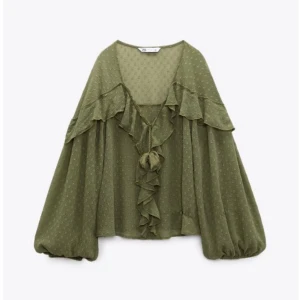 Zara blus - Super snygg grön blus som är slutsåld och i ny skick!🩷Ny pris 359, skriv privat för mer bilder🙌