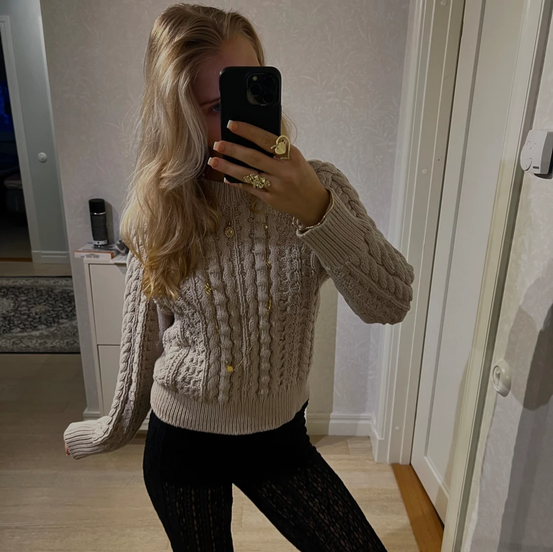 Beige stickad tröja