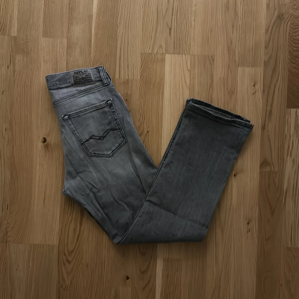 Replay jeans grå riktigt snygg grå tvätt i 9/10 skick. Passar 160-172. Jeans & Byxor.