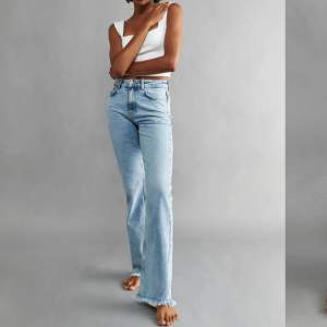 full length flare jeans från Ginatricot. Dom går inte att köpa längre. Köpte dom för 500