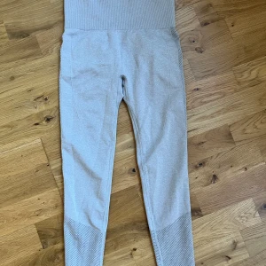 Träningstights  - Gråa träningstights från shein i storlek S men skulle säga mer som XS 🩶🩶