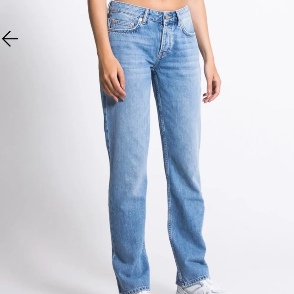 Snygga, har ett par liknande därför jag säljer. Nypris 400kr🩷🩷 knappt använda . Jeans & Byxor.