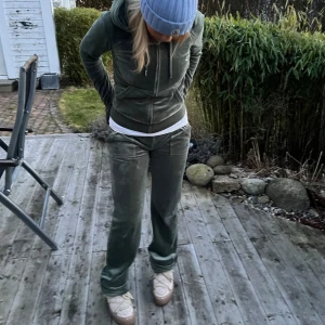 Juicy❤️‍🔥❤️‍🔥 - Säljer detta Juicy sätt, fina men i använde skick💞💞 Säljer dem endast tillsammans🙌🏼