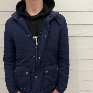 Vistula Jacka - Vistula jacka i fint skick. Nypris 1200kr.  Säljer för 499. Storlek M.  