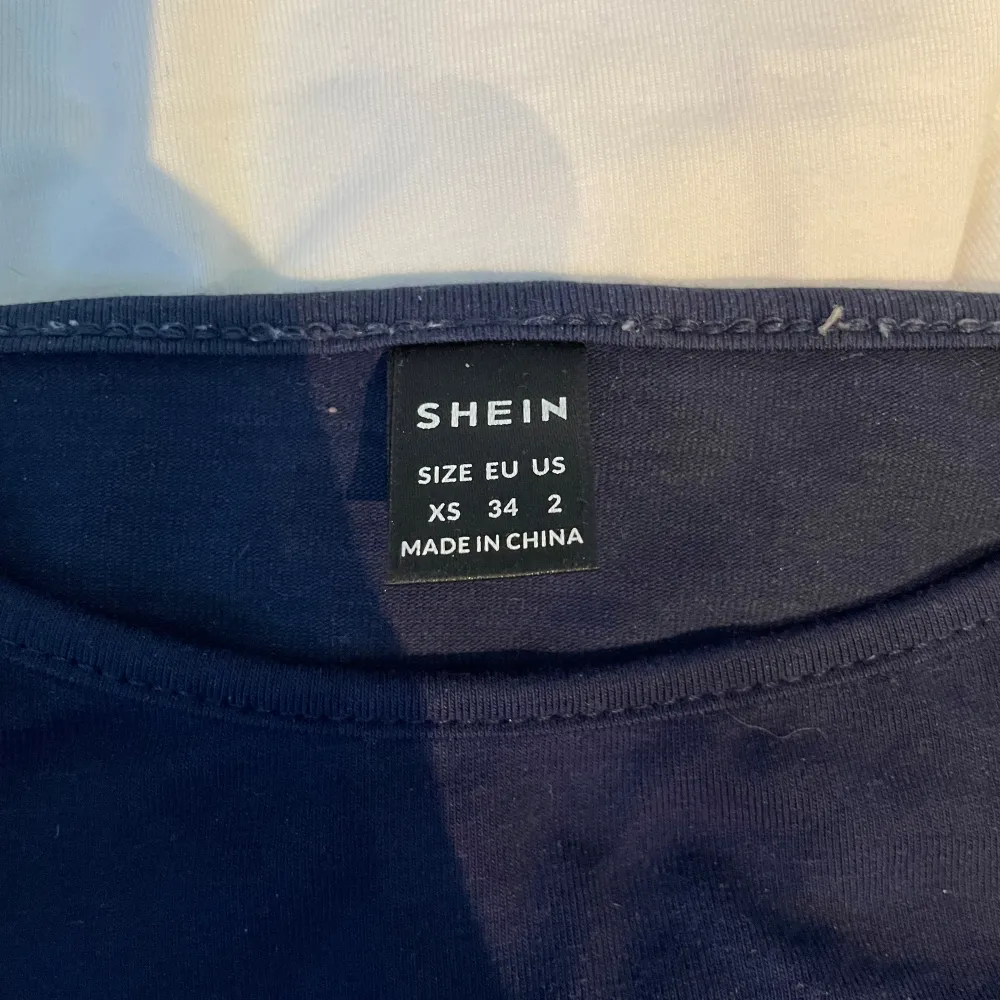 Säljer detta jättefina linnet från Shein, säljer det pga att det inte kommer till användning längre. Använd fåtal gånger, pris kan diskuteras💞. Toppar.