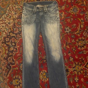 Jeans - Snygga lågmidjade jeans