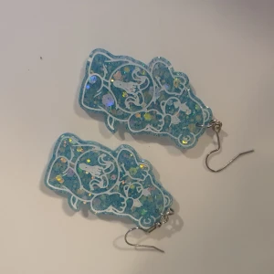 Care bear earrings - Örhängen beställda från England, knappt använda ☺️ 