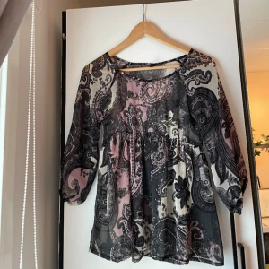 Blus - Tunn blus från vila, storlek xs
