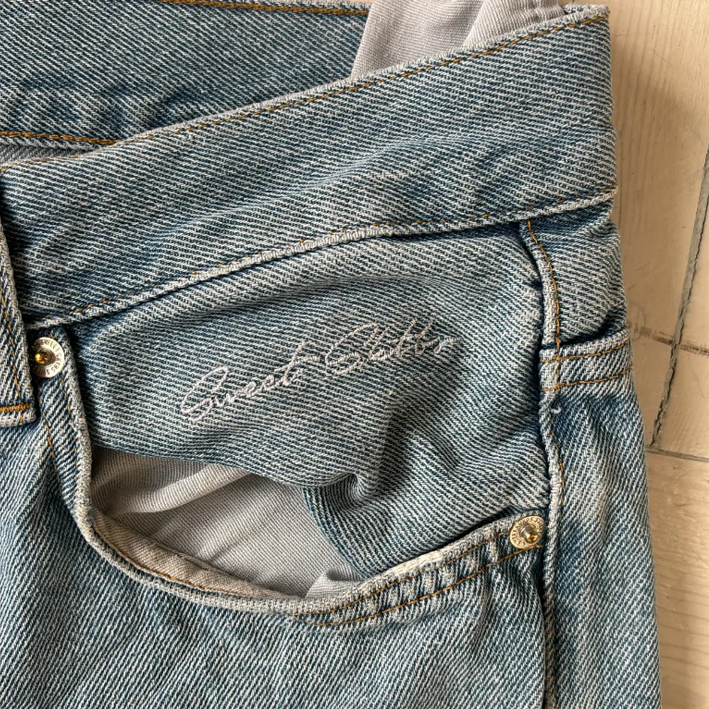 Feta baggy sweet skateboarding jeans i ljusblå färg. Perfekta till våren och sommaren. 🤩. Jeans & Byxor.