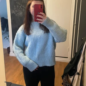 Blå stickad tröja - En blå stickad tröja från Zara🩵