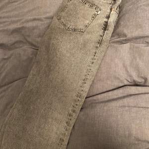 Hej säljer nu dessa snygga woodbird jeans, köpte dem för 1200 och har inte använt dem så mycket. Storlek W33, L34