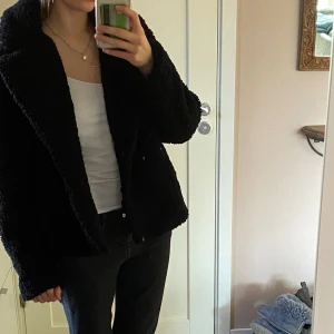 Teddy jacka - I XL men skulle verkligen säga att den är mer i S! Super fin och bekväm nu till våren!❤️