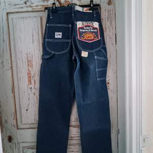 Snygga autentiska vintage Lee jeans! midja 26 och längd 32 Priset börjar på 1000 kr annars högst budande 