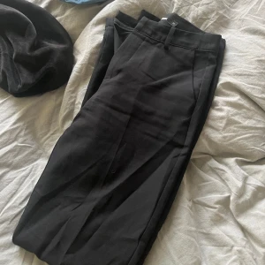 Kostymbyxor  - Fina kostymbyxor från bikbok, högmidjade och i fint skick (frakt tillkommer) 💓💓