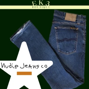 Nudie jeans co slim jeans - Nudie slim jeans i bra skick, ett par flaws men inget särskilt märkvärdigt.  Storlek Midja 31 och Längd 32  Skriv gärna för fler bilder och mått!
