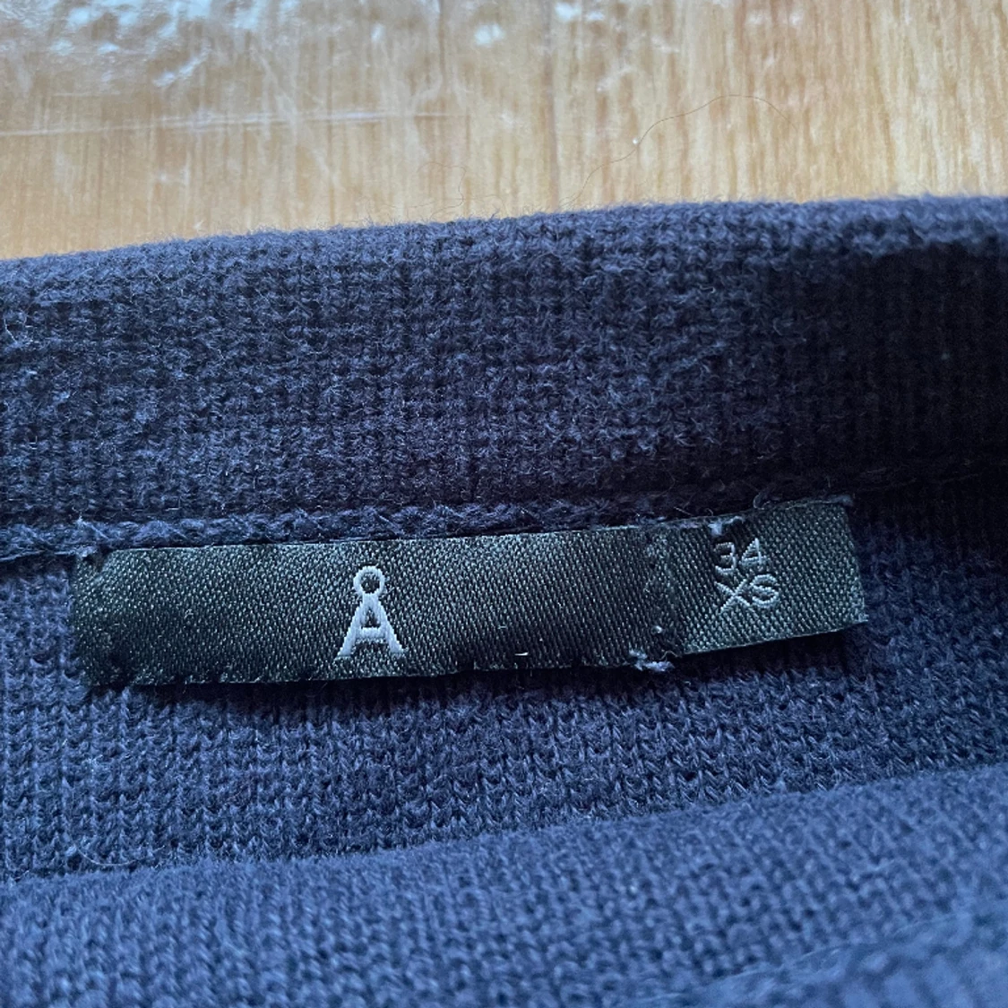 Mörkblå tröja - 91