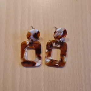 Vintage earrings  - Medelstora örhängen. 