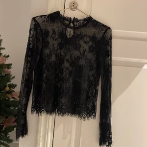 Spetstopp  - Jättecool spetstopp som är perfa till fest eller nyår😻 Använd fåtal gånger och ser ut som ny förutom att lappen är avklippt!!