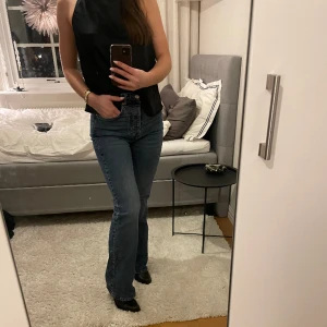 Jeans från BikBok - Dessa blåa jeans är i storlek ”Size 27, length 32”. Dessa säljs då jag inte längre får någon användning för dem.
