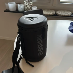 Gymshark väska  - Säljer min använda gymsharkväska, kommer inte till användning något mer 