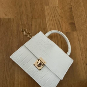 Mini väska  - Liten väska med avtagbar axelband 