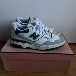 New Balance 550 - 550 som jag använt några fåtal gånger, är i princip som nya. Storlek 43. 