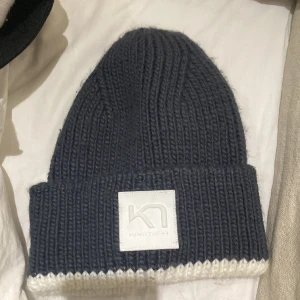 Mössa - Så fin stickad mössa från Kari traa💓 väldigt varm och skön nu i vintern🙏