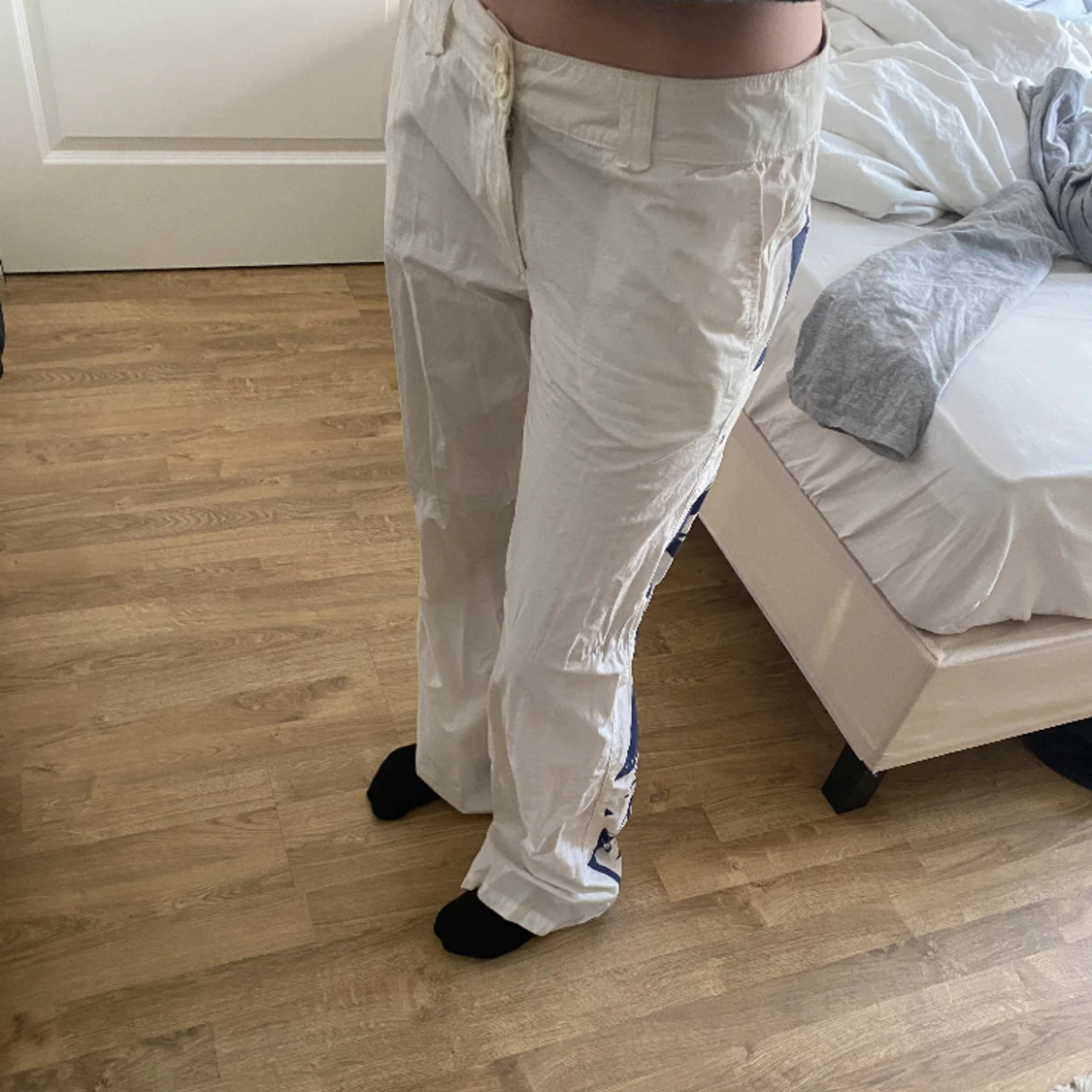 Byxor med raka ben och låg midja  - 91