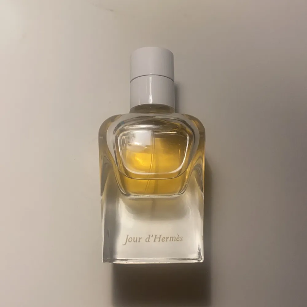 Säljer nu denna riktigt fräscha parfym från Hermes. Nästan aldrig använd. Kostar ca 1000 kr nypris. Kom med bud!. Övrigt.