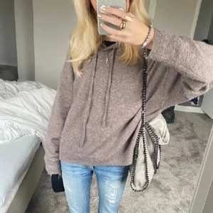 Stickad hoodie - Säljer min stickade Hoodie från Lindex jätte fin men har tröttnat❤️