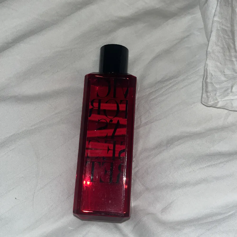 Victoria Secret body mist bombshell intense . Övrigt.