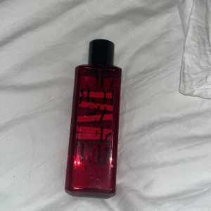 Bombshell intense  - Victoria Secret body mist bombshell intense 