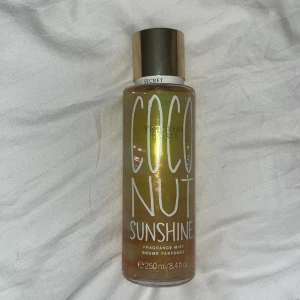 Coconut body mist - Victoria Secret body mist coconut mer än hälften kvar 