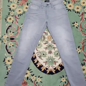 Helt nya Blend jeans som jag säljer då jag har ett annat par byxor med samma färg. Nypris 600 kr.