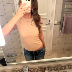 Söt t-shirt  - Söt & tunn t-shirt☺️ Storlek S  Aldrig använd