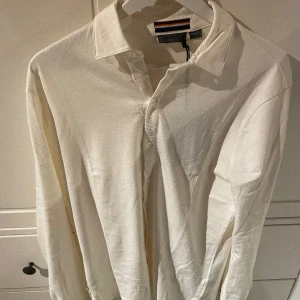 Snoot sjorta  - En jätte fin snoot skjorta som passar riktigt fint. Mitt pris är 650, nypris 1000