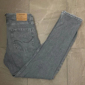 Jack&Jones jeans - ||Jack&Jones jeans|| Storlek:W30 L32|| Skick 9/10||pris:149kr|| Hör gärna av er vid funderingar👋 Mvh!